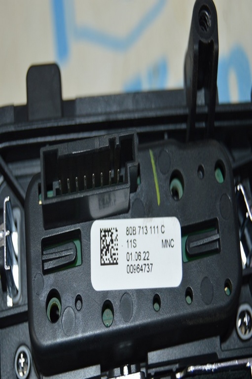 Накладка шифтера Audi Q5 80A 18-24 (01) БЕЗ КНОПКИ РУЧНИК И РУЧКИ — фото 3