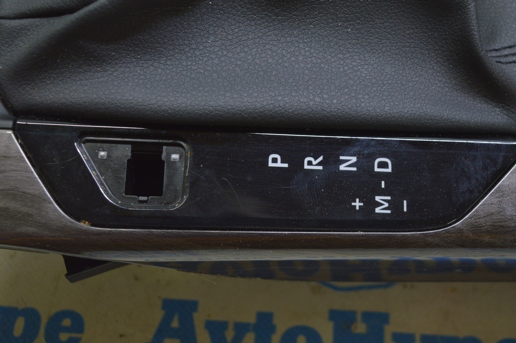 Накладка шифтера Toyota Highlander 20- — фото 2