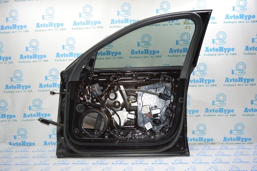 Накладка стекла двери внутренняя верхняя перед прав Audi A8 D4 10-17 4H0867610B