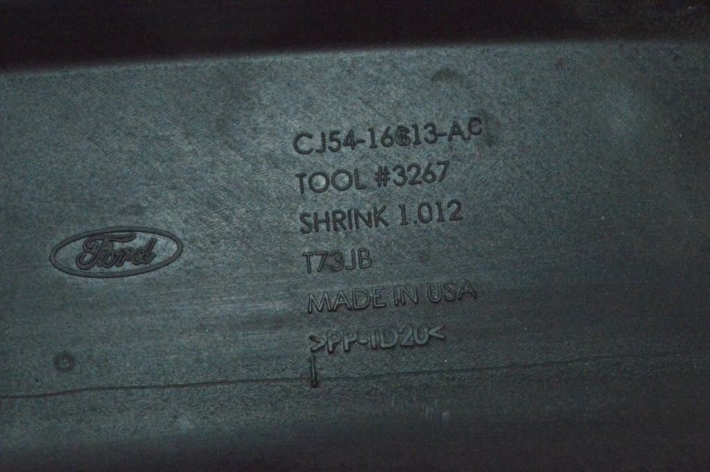 Накладка телевизора Ford Escape MK3 13-16  дорест — фото 3