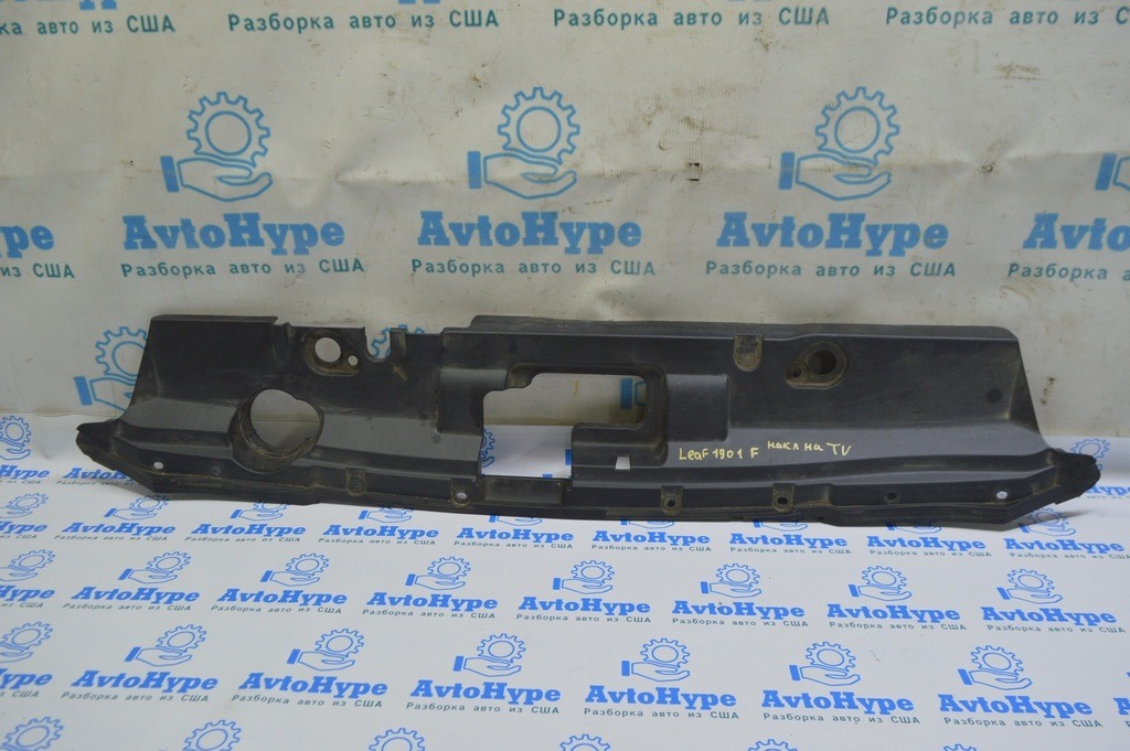 Накладка телевизора Nissan Leaf 18-22 62322-5SA0A
