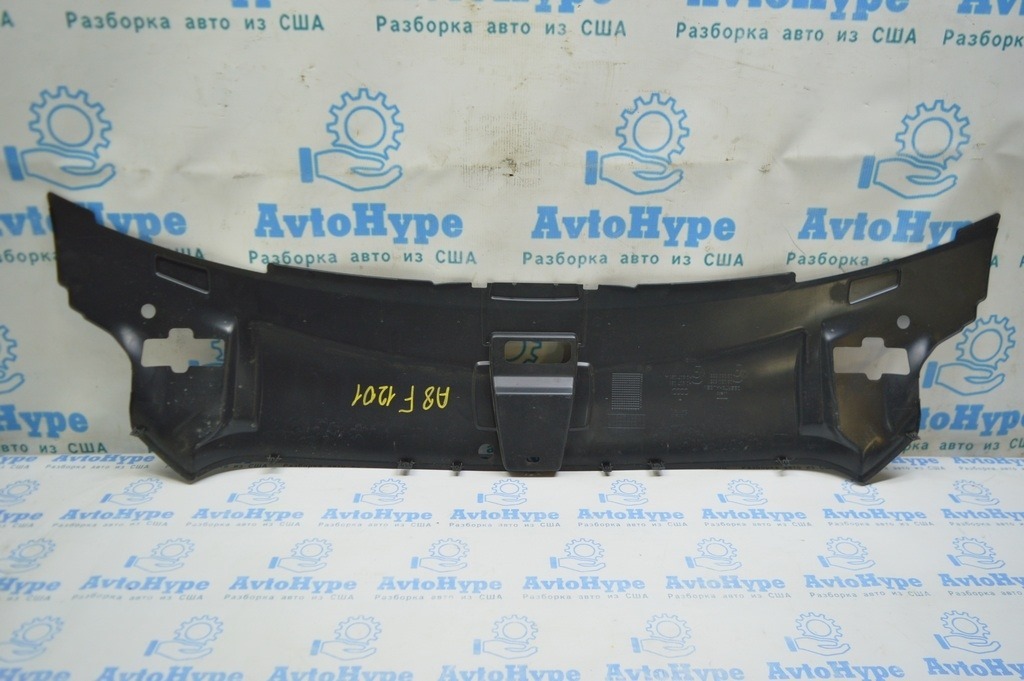Накладка телевизора (радиаторов) Audi A8 D4 10-17
