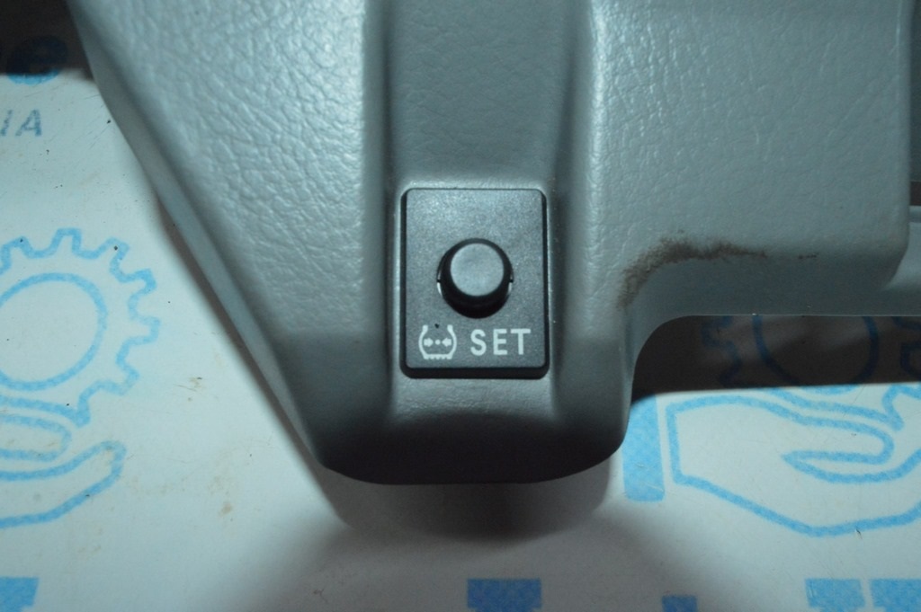 Накладка торпеды колени водителя Toyota Avalon серая 05-12 серая — фото 2
