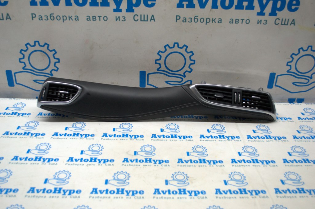 Накладка торпеды центральная с воздуховодами Infiniti QX30 17- (03)