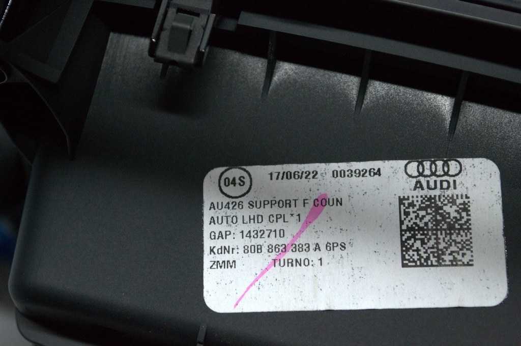 Накладка центральной консоли Audi Q5 80A 21-24 черный глянец — фото 4