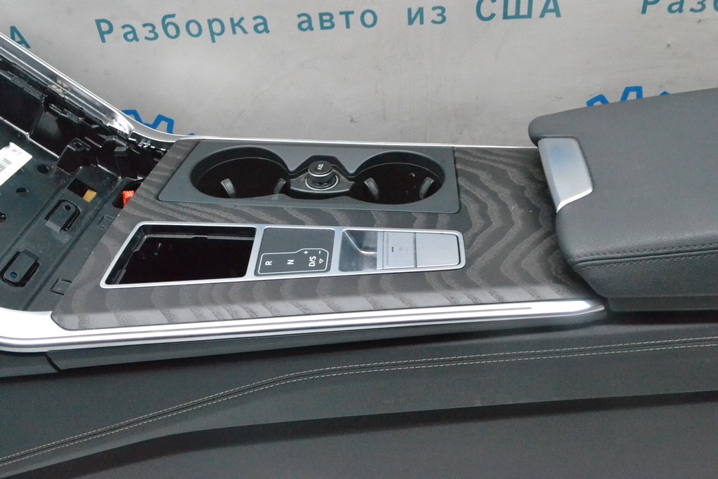 Накладка центральной консоли боковая левая Audi A7 C8 19-25 черная — фото 4
