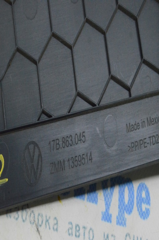 Накладка центральной консоли боковая левая VW Jetta 19-24 черная — фото 3