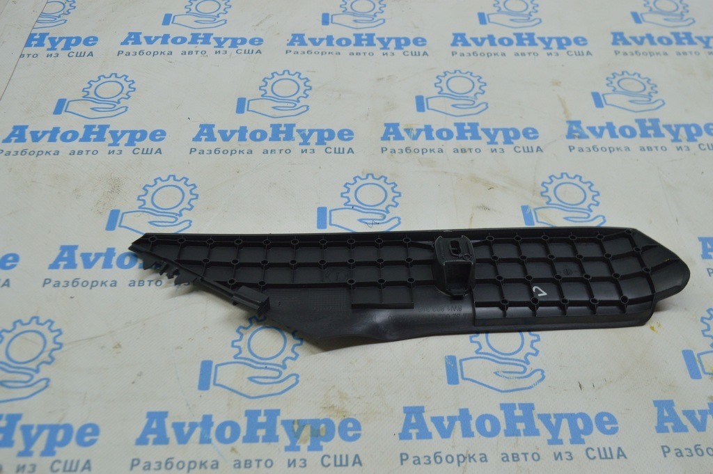 Накладка центральной консоли боковая правая Audi A4 B9 17-19 черная — фото 2