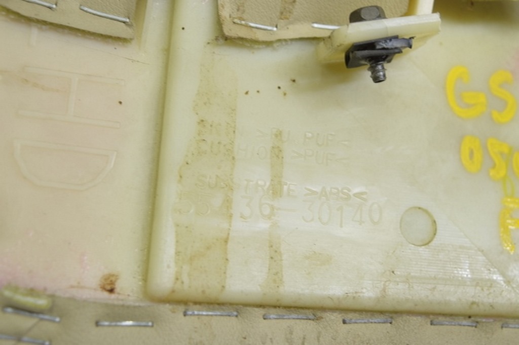 Накладка центральной консоли левая Lexus GS300 GS350 GS430 GS450h 06-09 кожа бежевая — фото 3