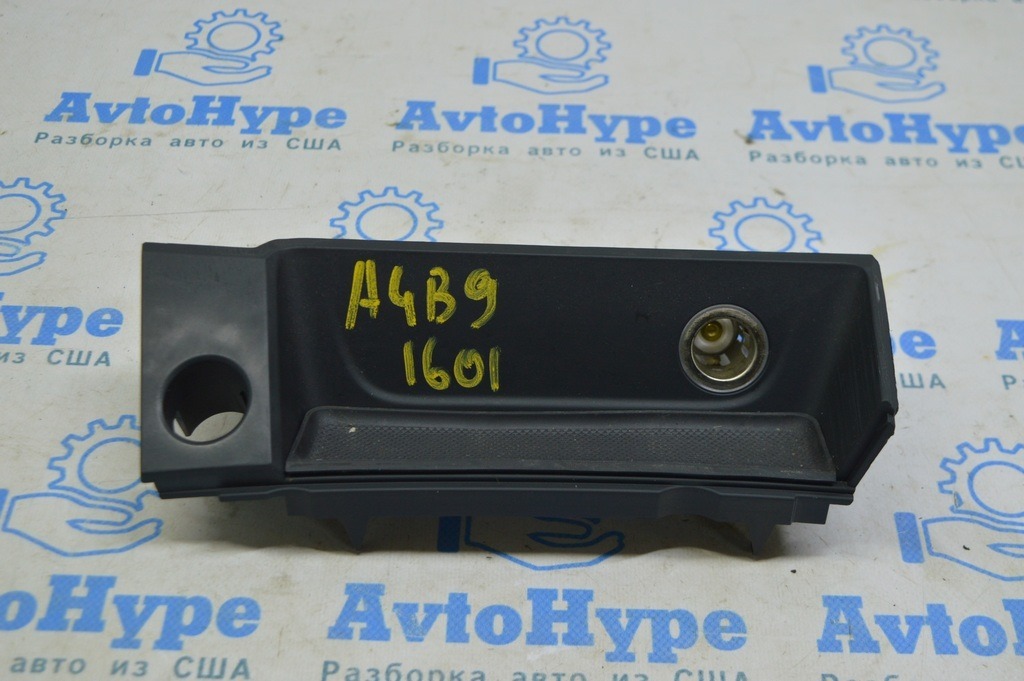 Накладка центральной консоли передняя Audi A4 B9 17-19 под прикуриватель