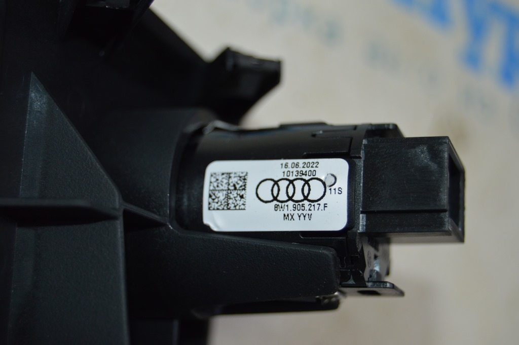 Накладка центральной консоли передняя под кнопку start/stop Audi Q5 80A 18-24 черная — фото 4