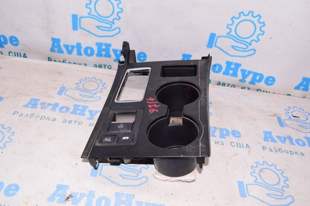 Накладка центральной консоли с подстаканниками Subaru Outback 15-19 (02) деф.