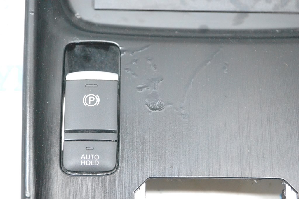 Накладка центральной консоли верхняя Nissan Qashqai 21- (01) вздулась краска — фото 3