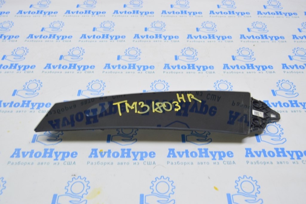 Накладка центральной стойки наружняя правая Tesla Model 3 18- с камерой и блоком (03)