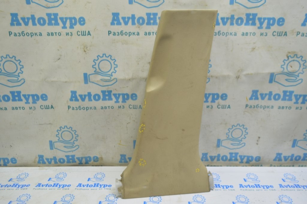 Накладка центральной стойки нижн прав Lexus GS300 GS350 GS430 GS450h 06-07 кожа беж(02) потёрт