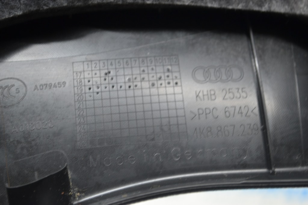 Накладка центральной стойки нижняя левая Audi A7 C8 19-25 черн — фото 3
