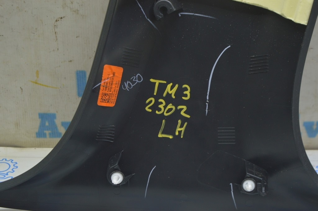 Накладка центральной стойки нижняя левая Tesla Model 3 18- черн — фото 4