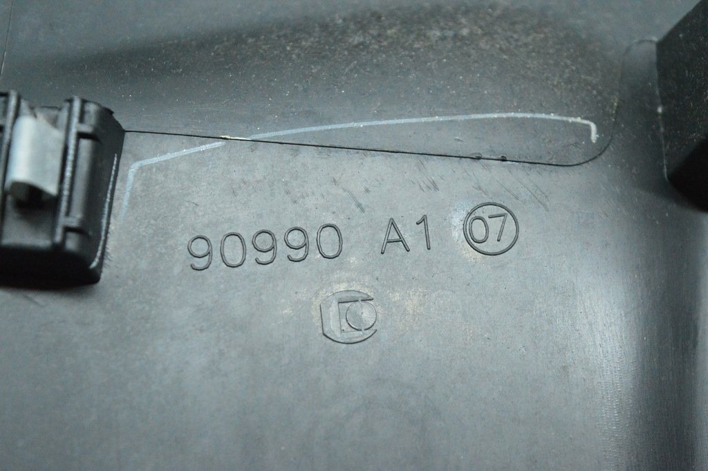 Накладка центральной стойки нижняя левая VW Jetta 11-18 USA черн — фото 3