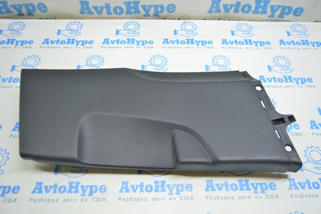 Накладка центральной стойки нижняя правая Audi A3 8V 15-20 4d, 5d, черная