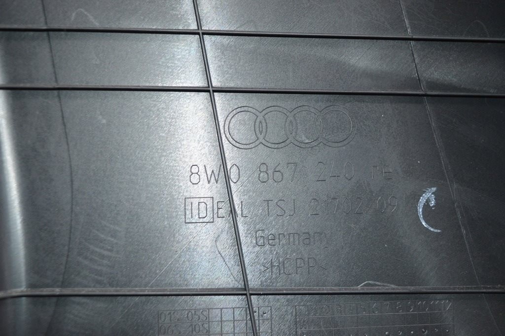 Накладка центральной стойки нижняя правая Audi A4 B9 17- черная — фото 3