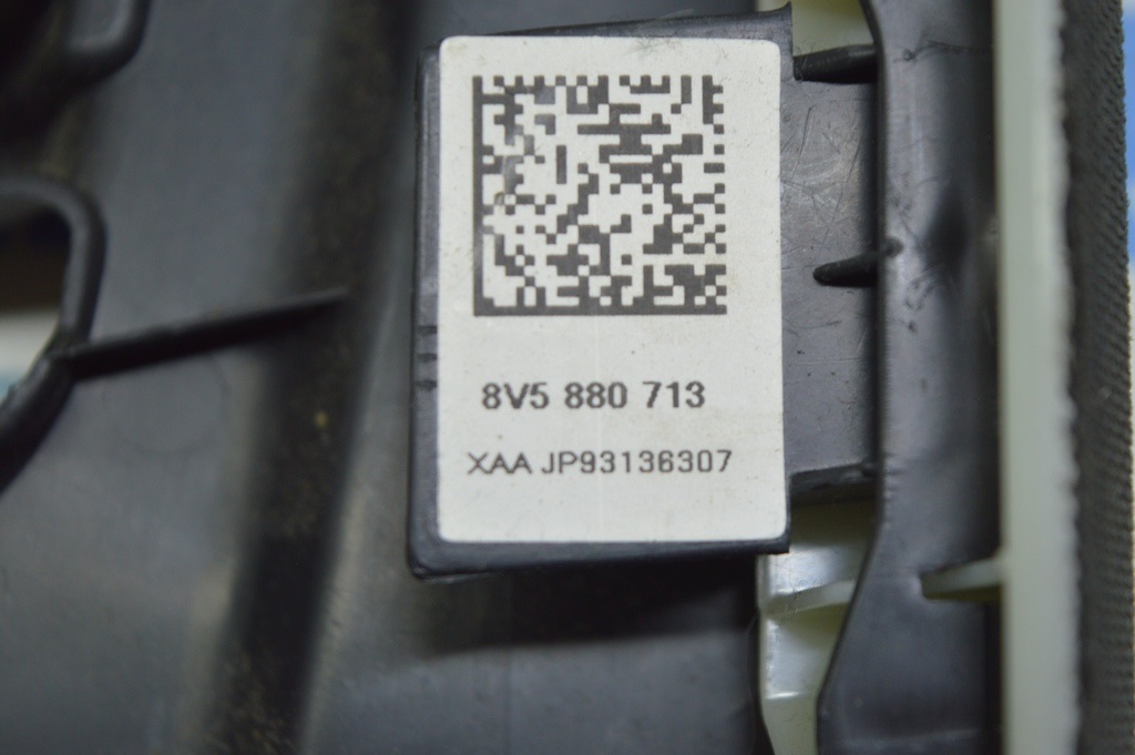 Накладка центральной стойки верхняя ремень левая Audi A3 8V 15-20 4d, 5d, черная — фото 3