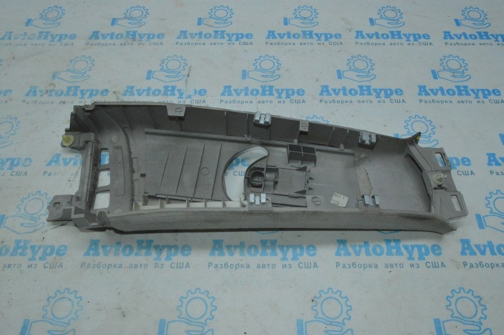 Накладка центральной стойки верхняя (ремень) левая Toyota Avalon серая 05-12 — фото 2