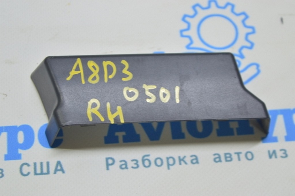 Накладка центральной стойки внешняя правая Audi A8 D3 03-09 нижняя