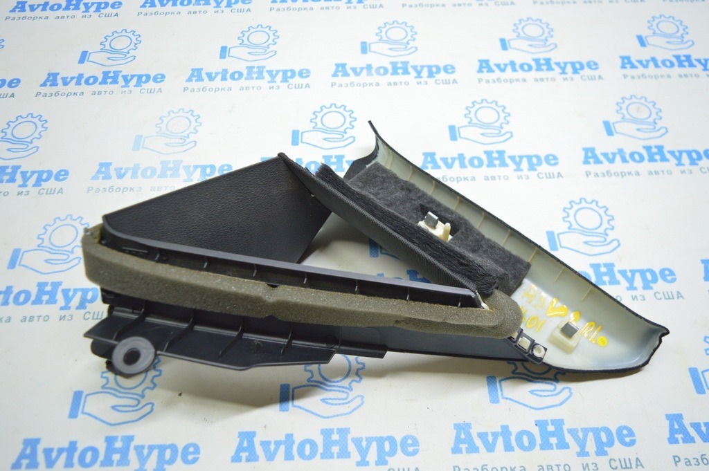Накладка задней форточки левая Audi A3 8V 15-17 4d, 5d, черная