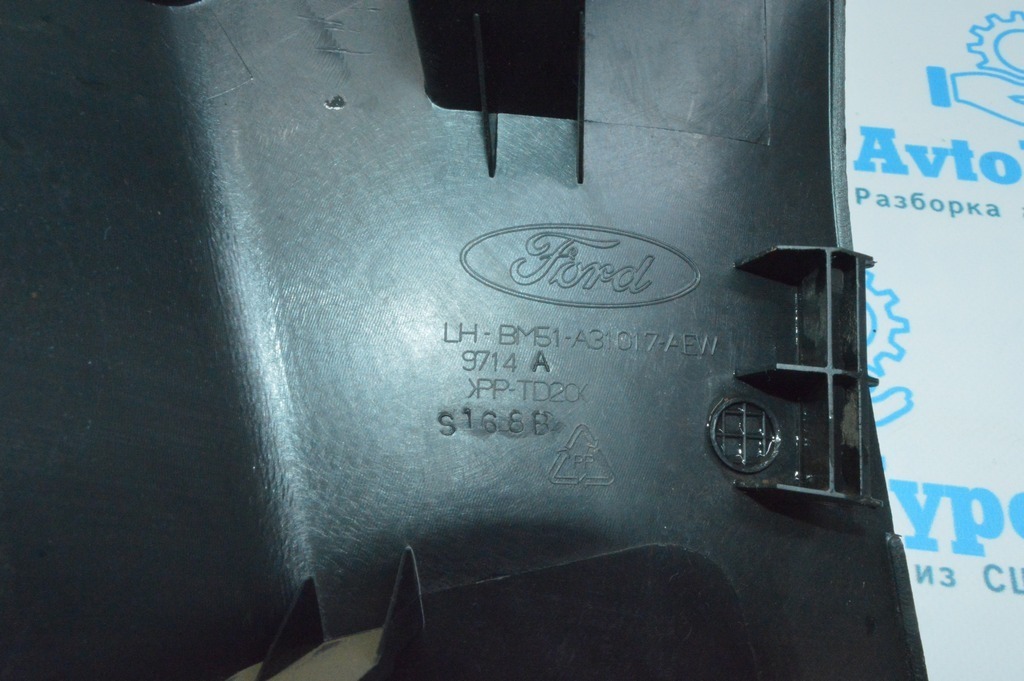 Накладка задней стойки нижняя левая Ford Focus mk3 11-18 5d черн — фото 3