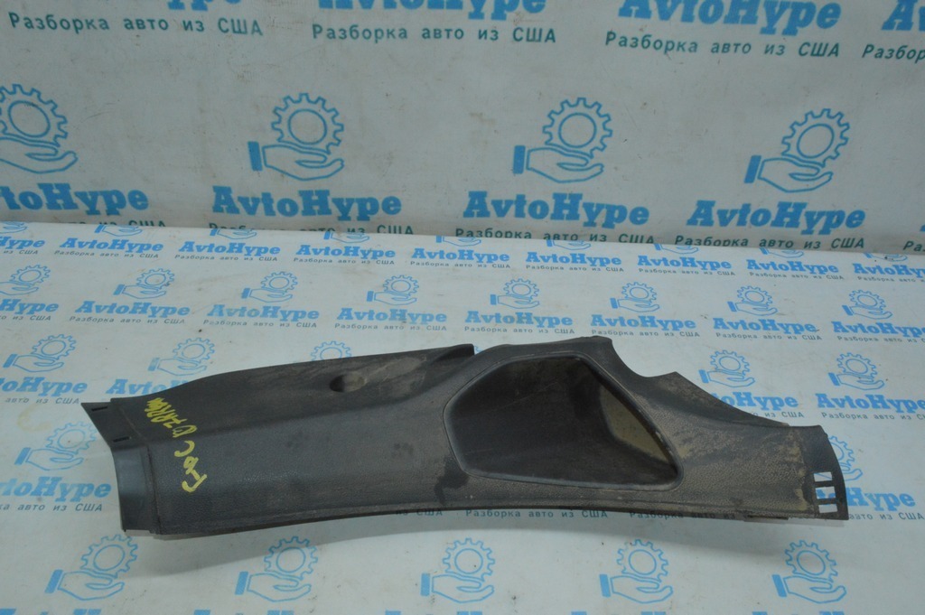 Накладка задней стойки нижняя правая Ford Focus mk3 11-18 5d черн