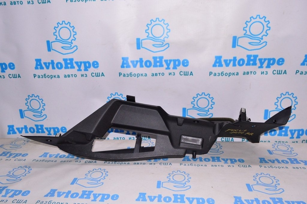 Накладка задней стойки правая Ford Focus mk3 11-18 5d