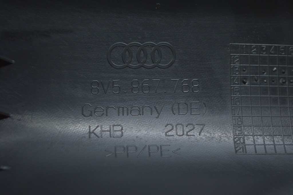 Накладка задней стойки правая низ Audi A3 8V 15-20 4d, 5d, черная, без airbag — фото 2