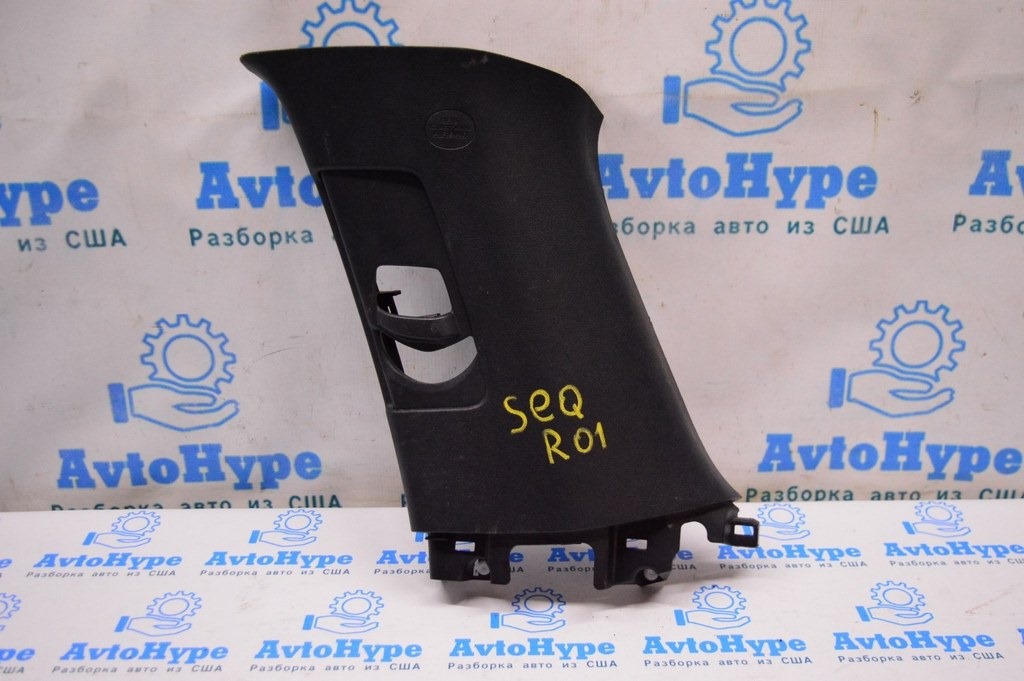 Накладка задней стойки правая Toyota Sequoia 2008-2022