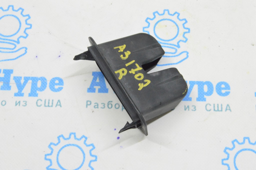 Накладка замка крышки багажника Audi A3 8V 15-20 4d, 5d черн