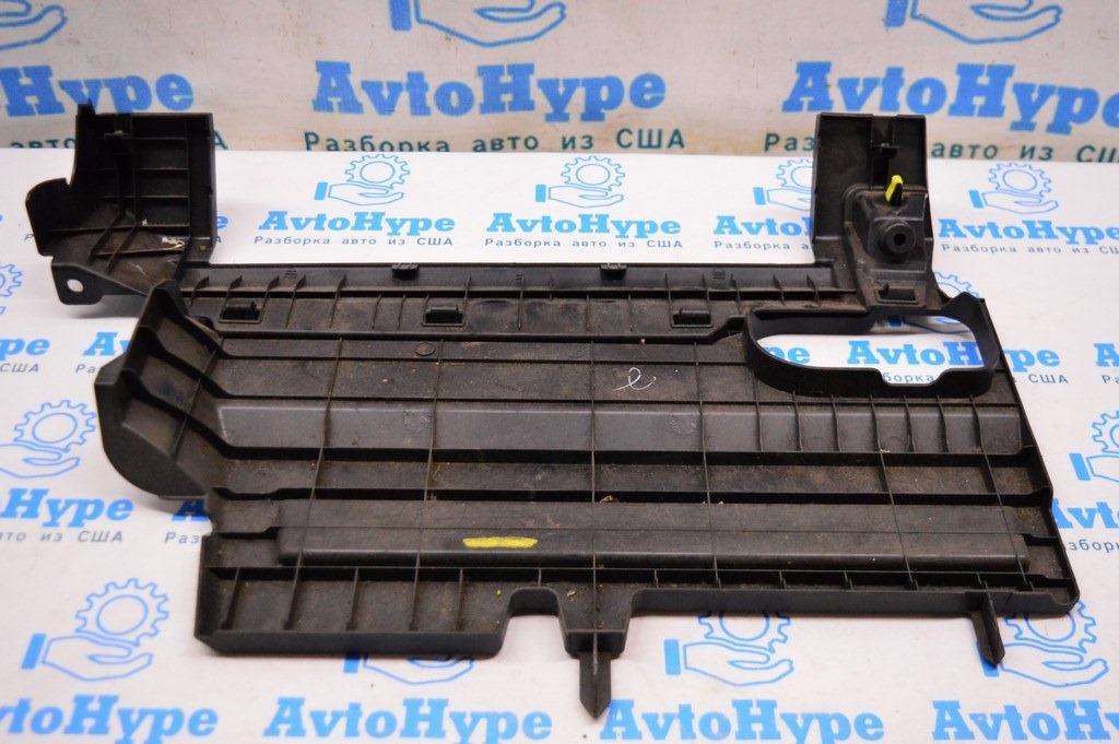 Накладкаподторпедная прав Toyota Sequoia 2008-2022