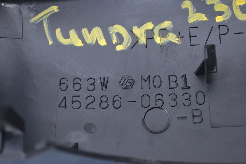 Обрамление рулевой колонки верхнее Toyota Tundra 22- черн — фото 3