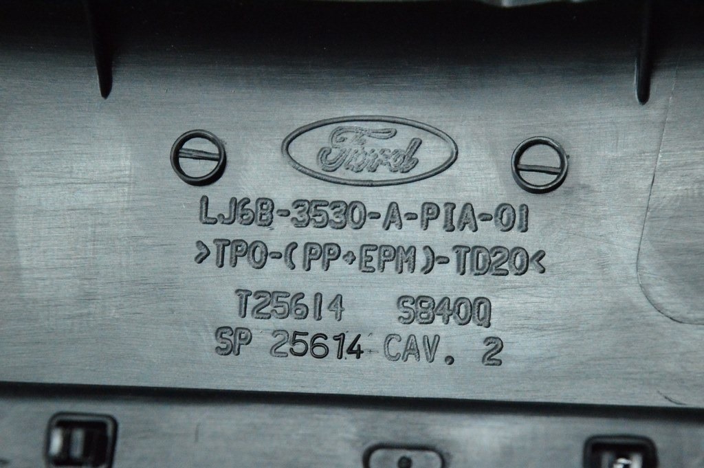 Обрамление щитка приборов Ford Escape MK4 20- — фото 3