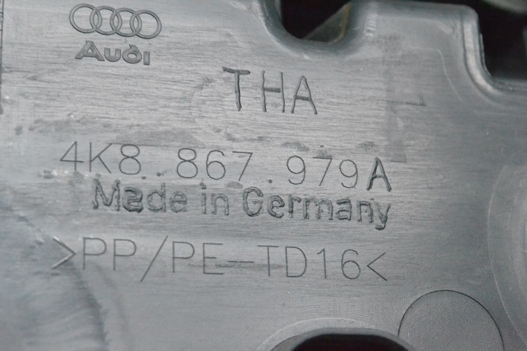 Обшивка двери багажника нижняя Audi A7 C8 19-25 черн — фото 4