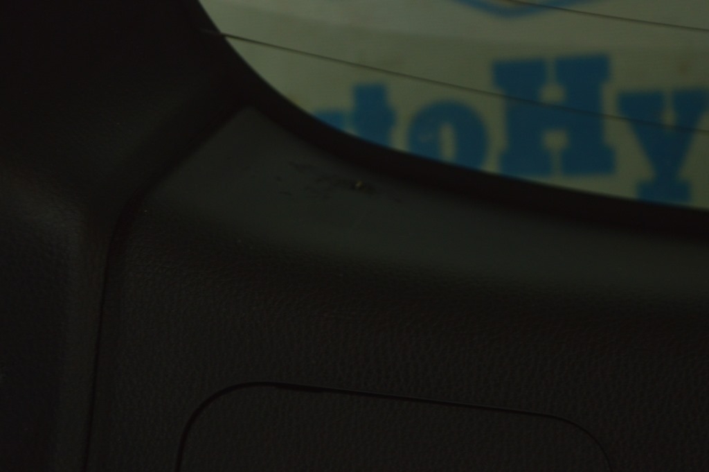 Обшивка двери багажника нижняя Toyota Highlander 20- черная под динамики JBL (01) царапины — фото 2