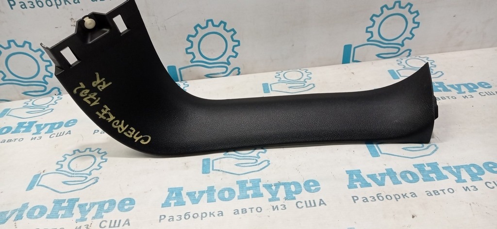 Обшивка двери багажника правая Jeep Cherokee KL 14- черн