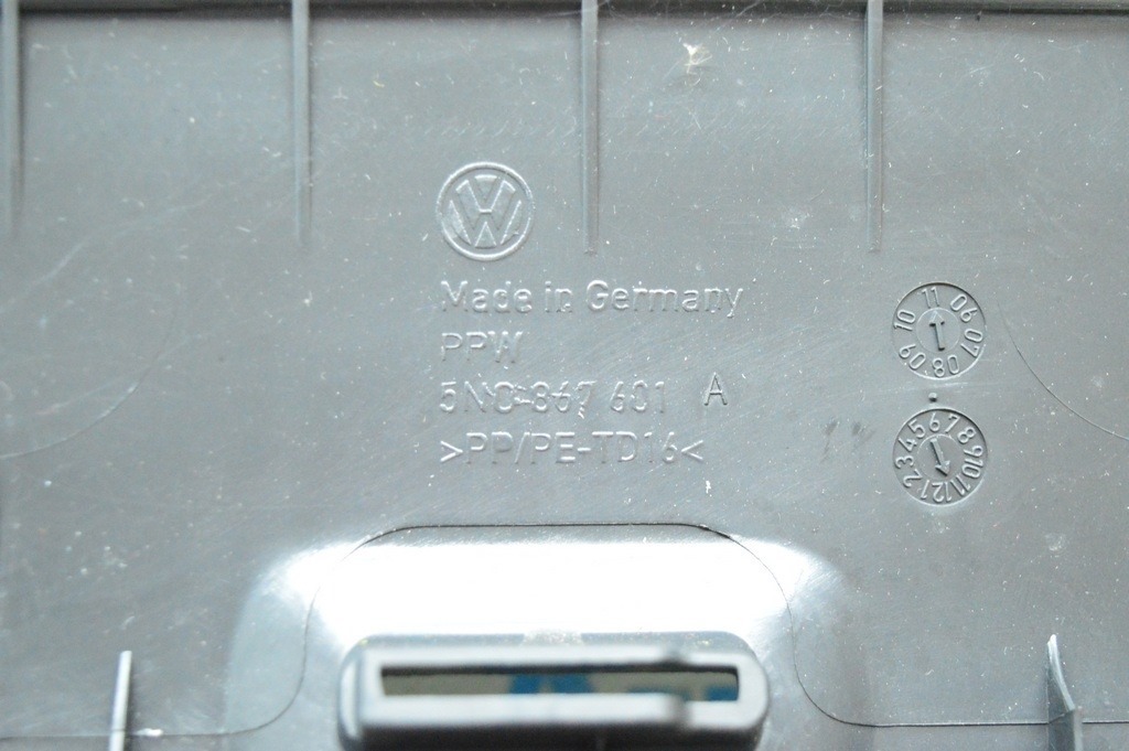 Обшивка двери багажника VW Tiguan 09-17 черн — фото 3