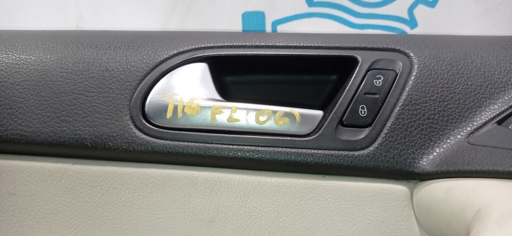 Обшивка двери (карточка) перед лев VW Tiguan 09-17 беж кожа — фото 2