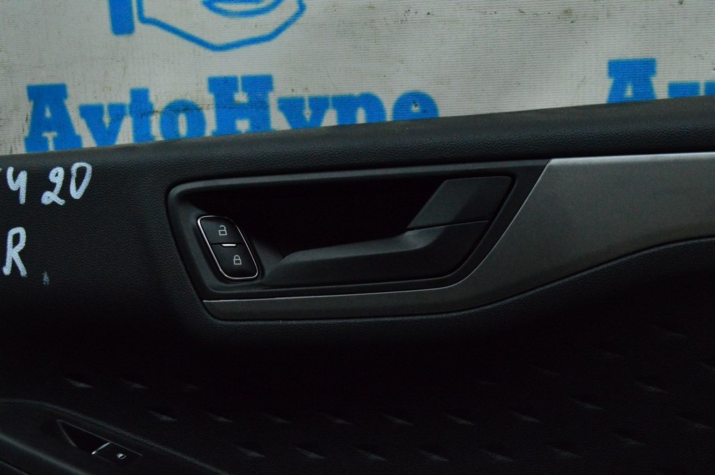 Обшивка двери (карточка) перед прав Ford Escape MK4 20- черн (01) — фото 3