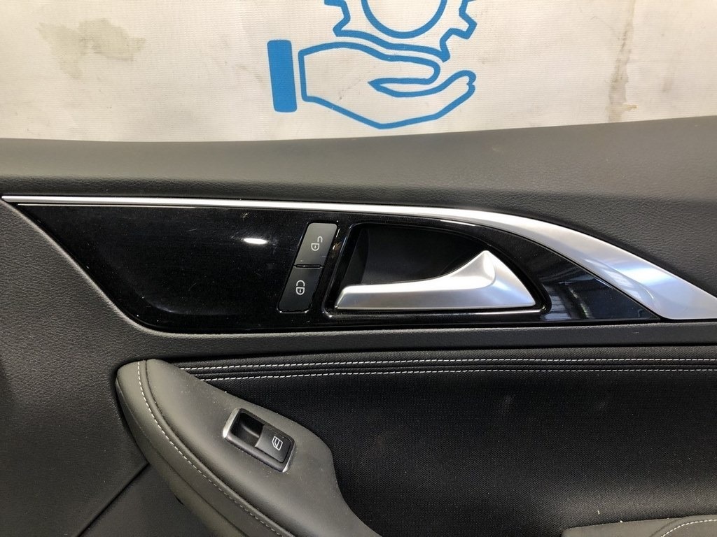 Обшивка двери (карточка) перед прав Infiniti QX30 17- черн — фото 2
