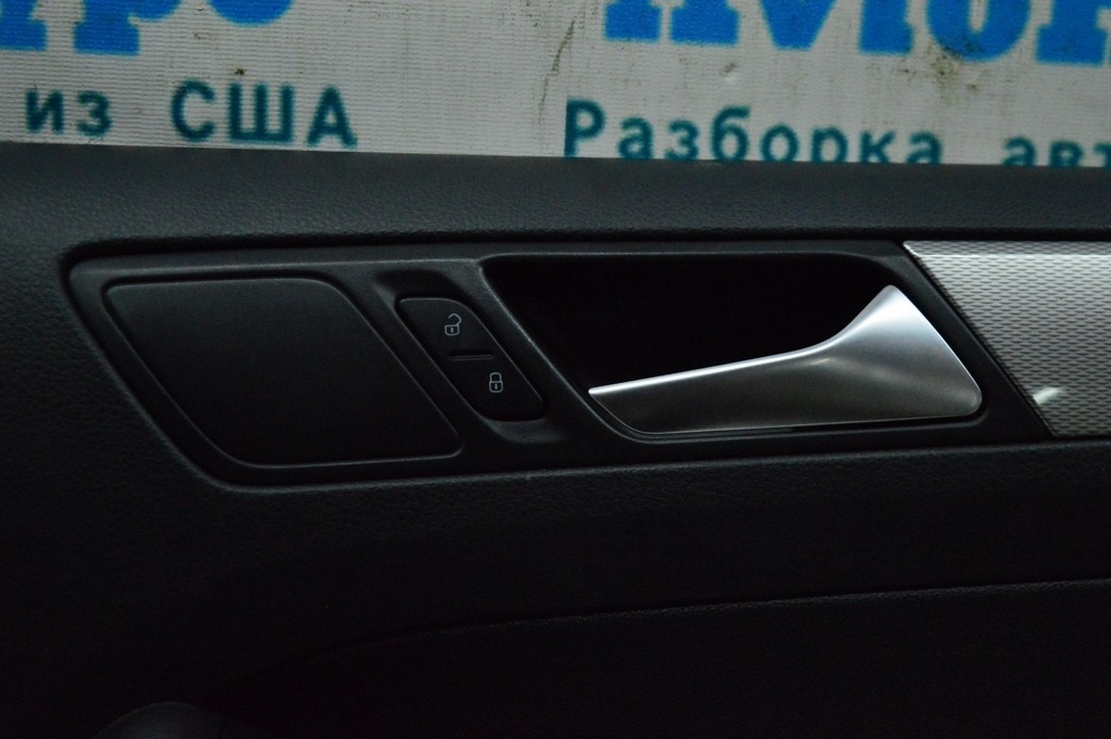 Обшивка двери (карточка) перед прав VW Jetta 11-18 USA черн (03) — фото 2