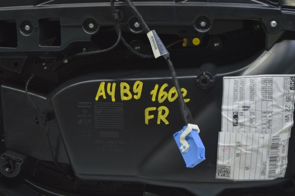 Обшивка двери карточка передняя правая Audi A4 B9 17-19 черная — фото 4