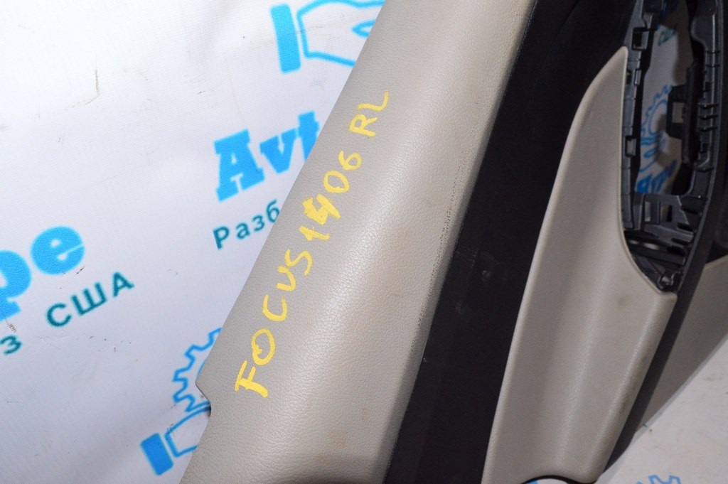 Обшивка двери (карточка) зад лев Ford Focus mk3 11-18 беж с черн вставкой — фото 2