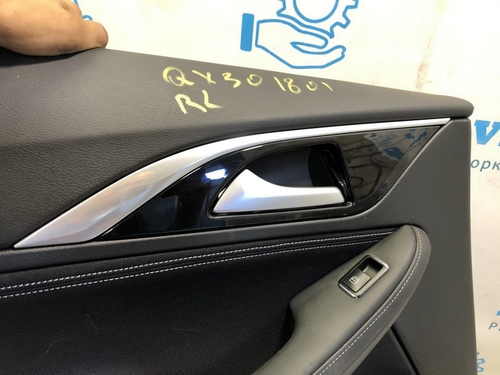 Обшивка двери (карточка) зад лев Infiniti QX30 17- черн — фото 2