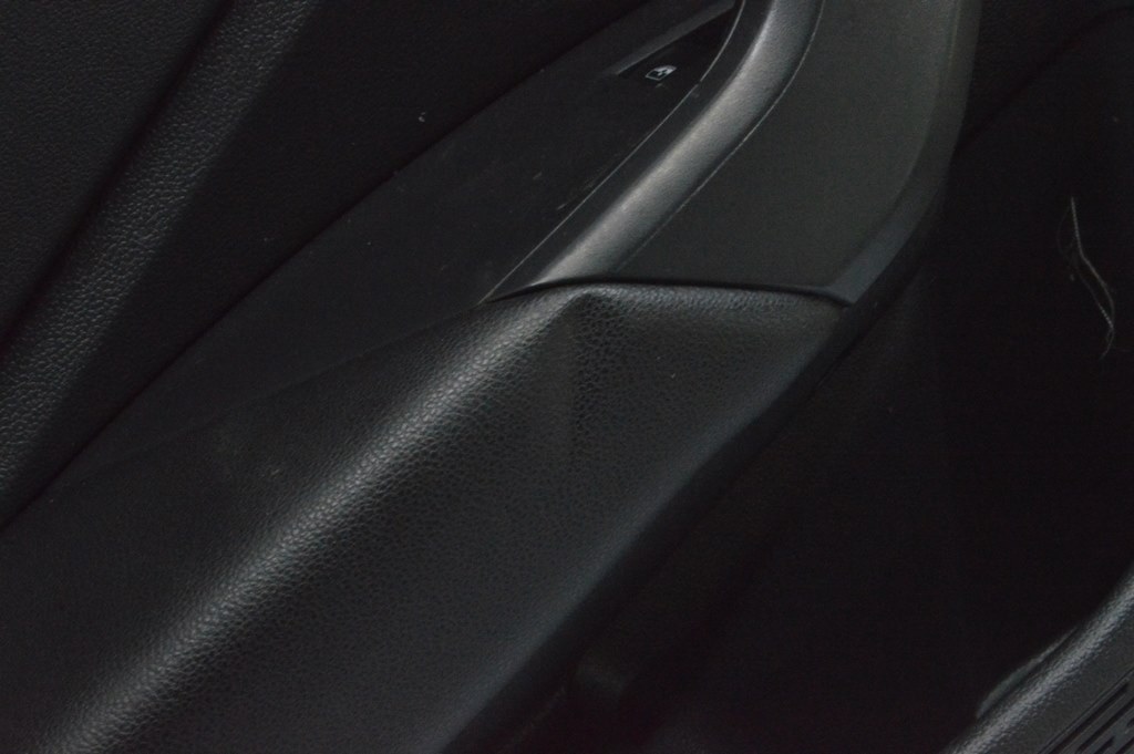 Обшивка двери (карточка) зад лев VW Jetta 19- черн (02) примята — фото 3