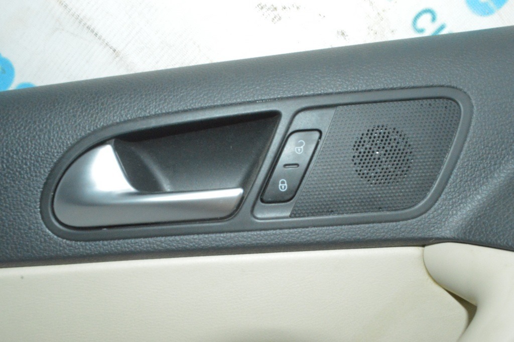 Обшивка двери (карточка) зад лев VW Tiguan 09-17 беж (08) — фото 2